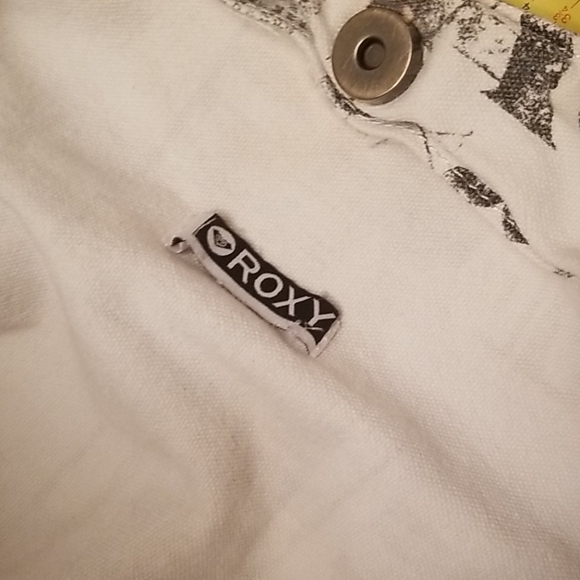 Roxy canvas black and white fun tote!! - Picture 6 of 7